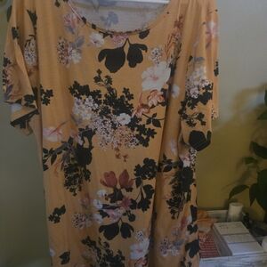 Amazon Essentials Women's Floral Short Sleeve Tee - Black and Orange